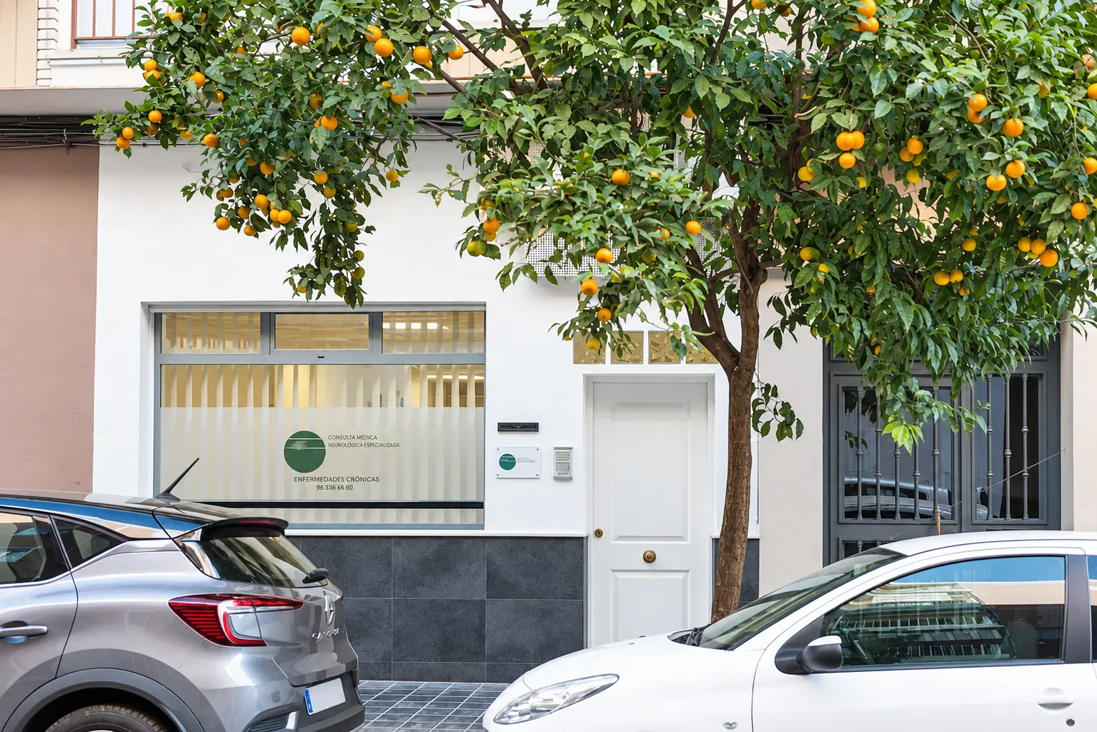 Fachada de la clínica en Valencia
